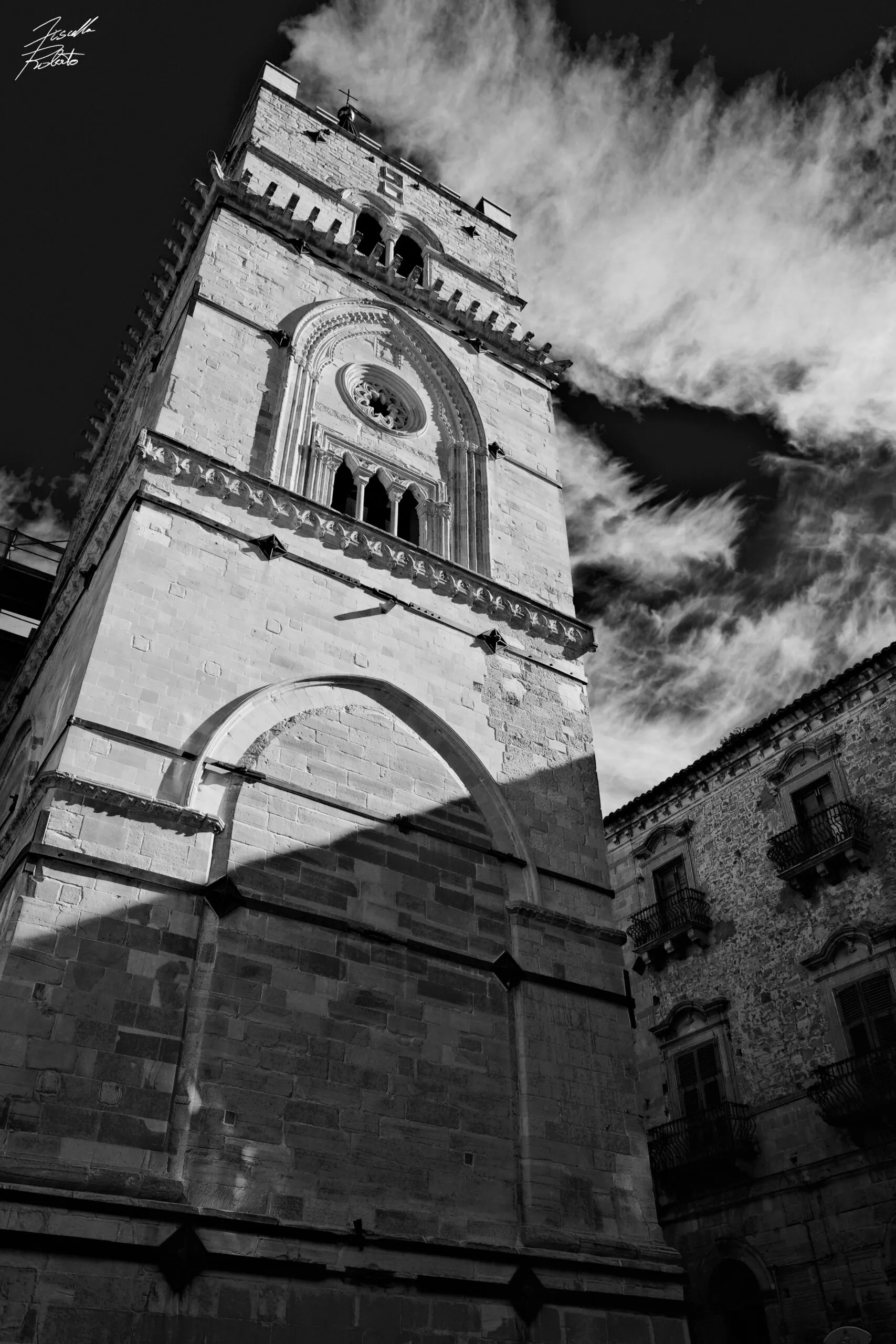 Campanile di Nicosia in bianco e nero