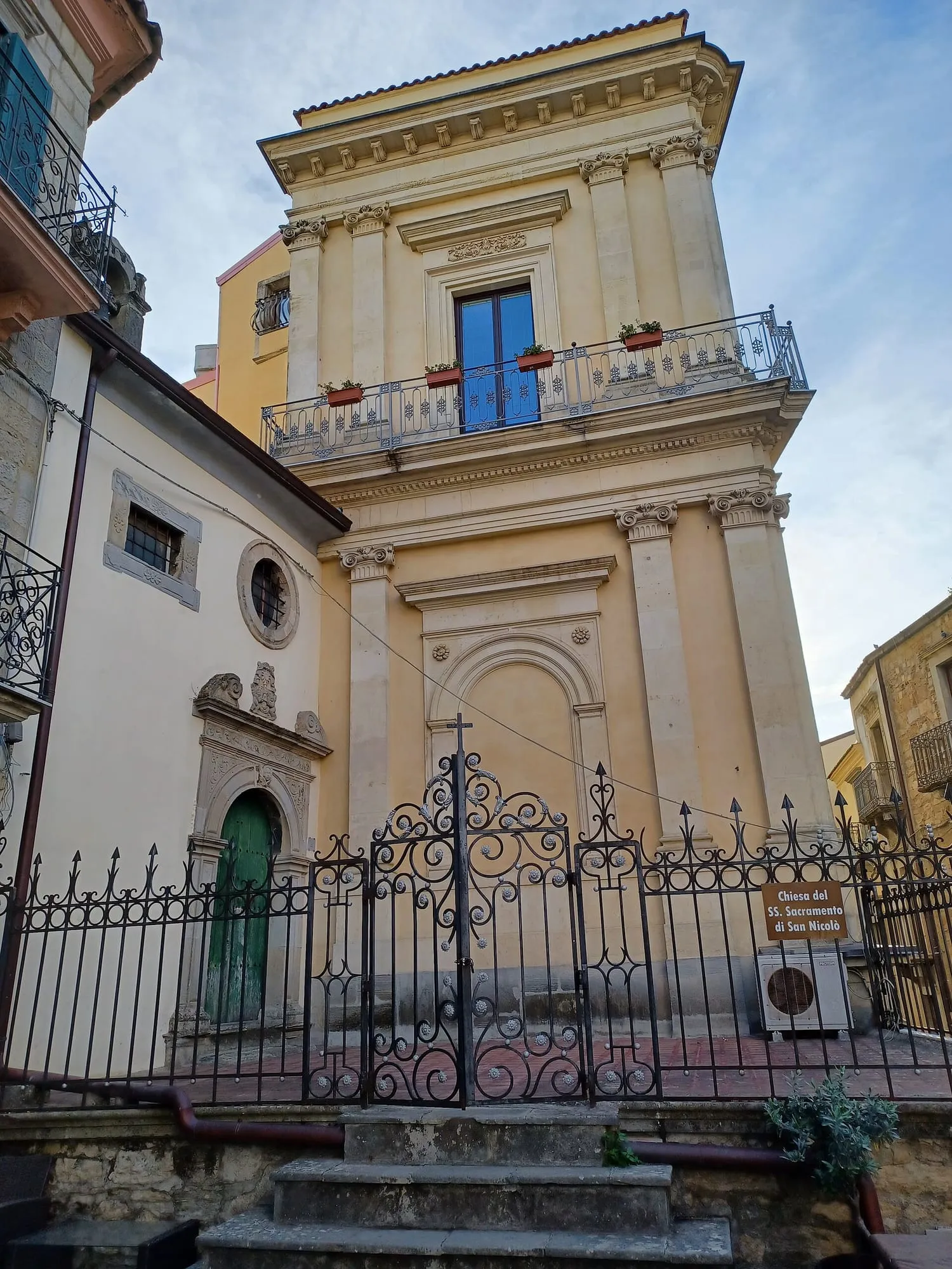 Esterno della Chiesa del Santissimo Salvatore