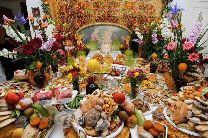 Altare di San Giuseppe a Nicosia con pani votivi, fiori e dolci della tradizione