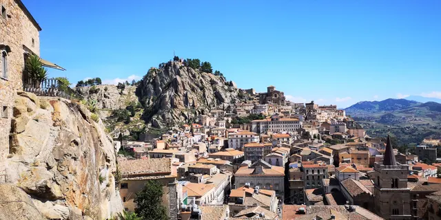 The town of Nicosia at the foot of the Castle rock