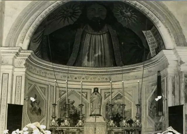 Abside della Chiesa di San Michele Arcangelo, con la conca decorata sopra l'altare